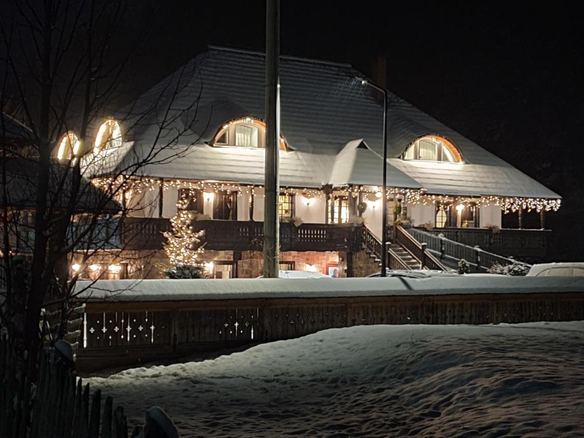 Hotel Pensiunea La Moara Fundu Moldovei Exteriér fotografie