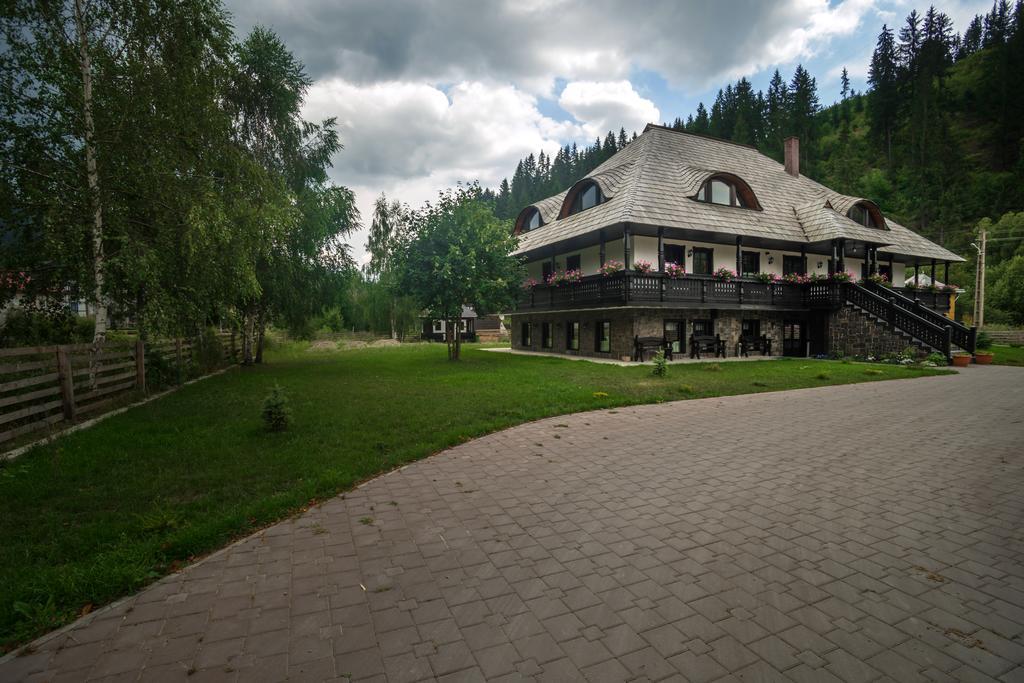 Hotel Pensiunea La Moara Fundu Moldovei Exteriér fotografie