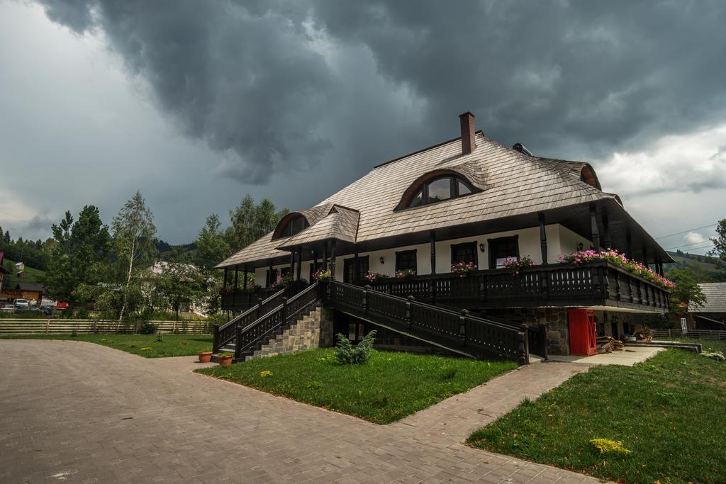 Hotel Pensiunea La Moara Fundu Moldovei Exteriér fotografie