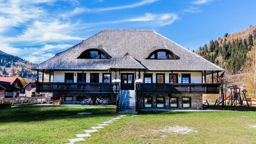 Hotel Pensiunea La Moara Fundu Moldovei Exteriér fotografie