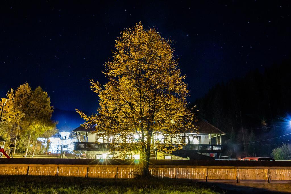 Hotel Pensiunea La Moara Fundu Moldovei Exteriér fotografie